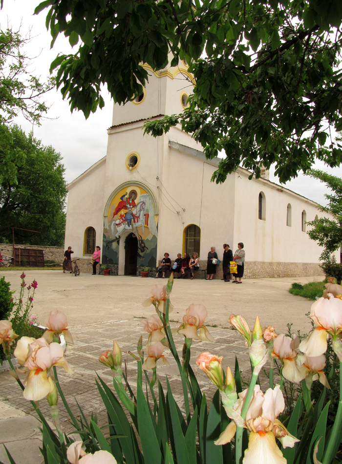 Литургия, пехливански борби и курбан за храмовия празник в Микрево Литургия, пехливански борби и курбан за храмовия празник в Микрево