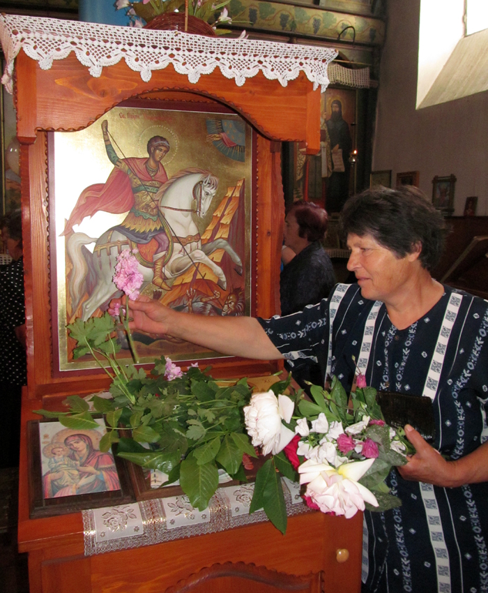 Литургия, пехливански борби и курбан за храмовия празник в Микрево Литургия, пехливански борби и курбан за храмовия празник в Микрево