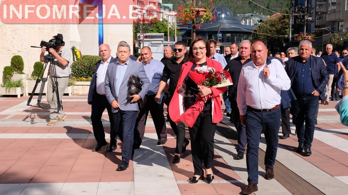 Нинова от Благоевград: БСП бяхме и оставаме гарант за стабилност, спокойствие и сигурност (СНИМКИ) Нинова от Благоевград: БСП бяхме и оставаме гарант за стабилност, спокойствие и сигурност (СНИМКИ)