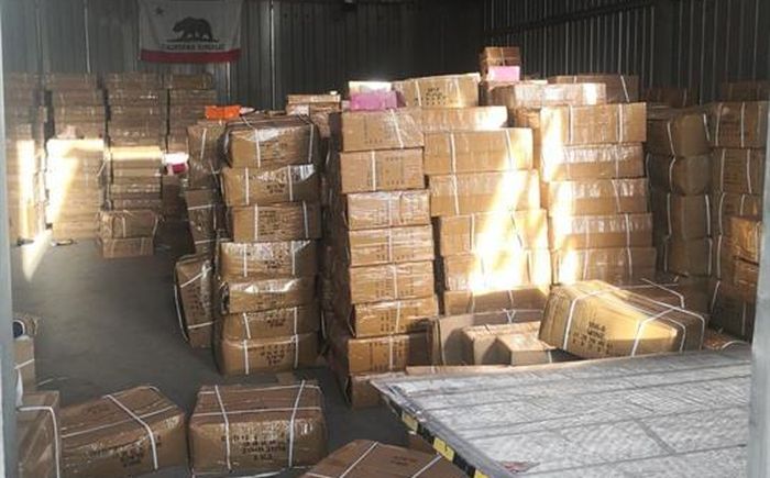 Служители на отдел Киберпрестъпност- ГДБОП иззеха голямо количество стоки ментета Служители на отдел Киберпрестъпност- ГДБОП иззеха голямо количество стоки ментета
