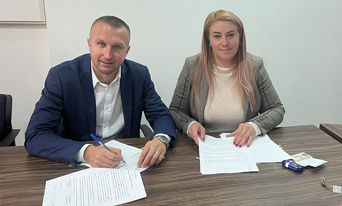 Още 5 мн. лв. осигури кметът Радослав Ревански за пътя до Семково Още 5 мн. лв. осигури кметът Радослав Ревански за пътя до Семково