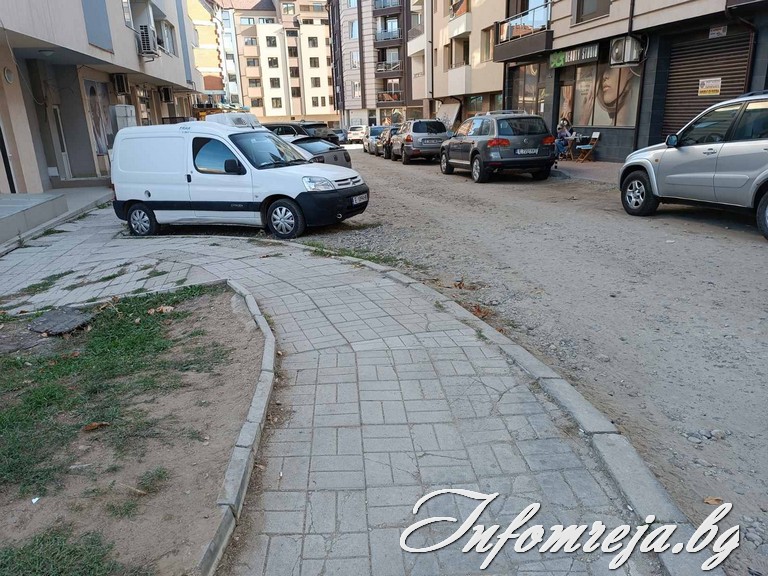 След години чакане: Асфалтират улицата в Китайския квартал След години чакане: Асфалтират улицата в Китайския квартал