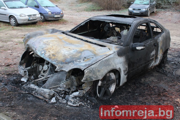 Кола изгоря в Благоевград, разследват умишлен палеж Кола изгоря в Благоевград, разследват умишлен палеж