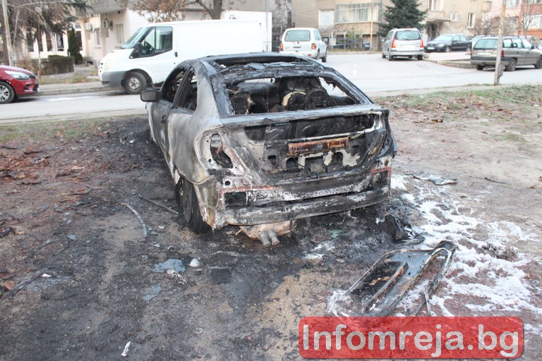 Кола изгоря в Благоевград, разследват умишлен палеж Кола изгоря в Благоевград, разследват умишлен палеж