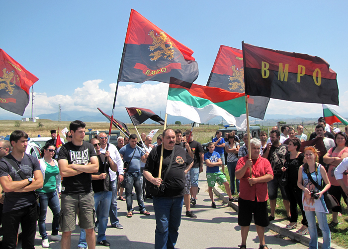 Стотина протестираха на Е-79 срещу Муса Палев Стотина протестираха на Е-79 срещу Муса Палев