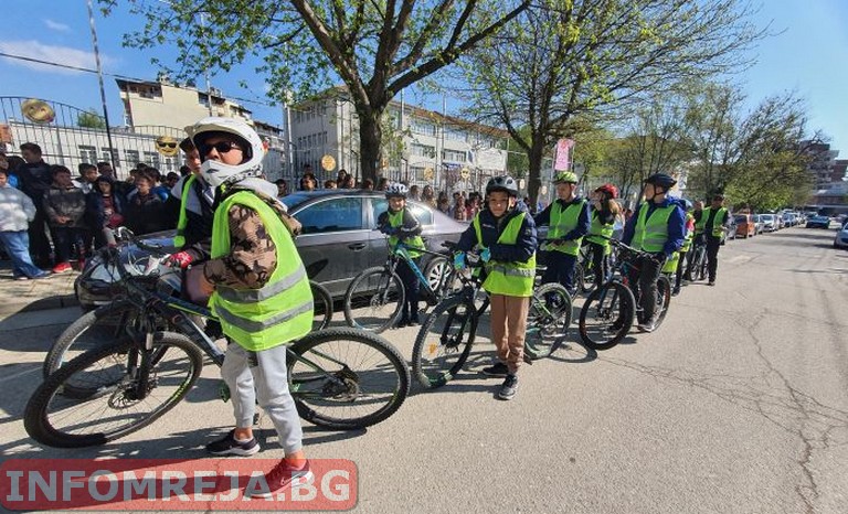 Първо ОУ в Гоце Делчев провежда традиционен колопоход Първо ОУ в Гоце Делчев провежда традиционен колопоход