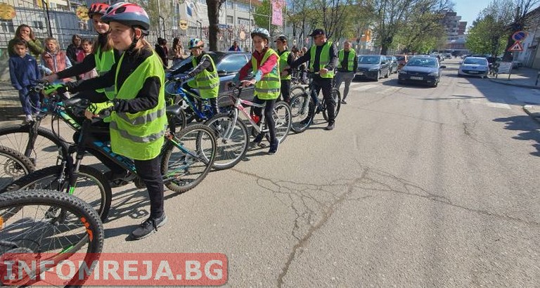Първо ОУ в Гоце Делчев провежда традиционен колопоход Първо ОУ в Гоце Делчев провежда традиционен колопоход