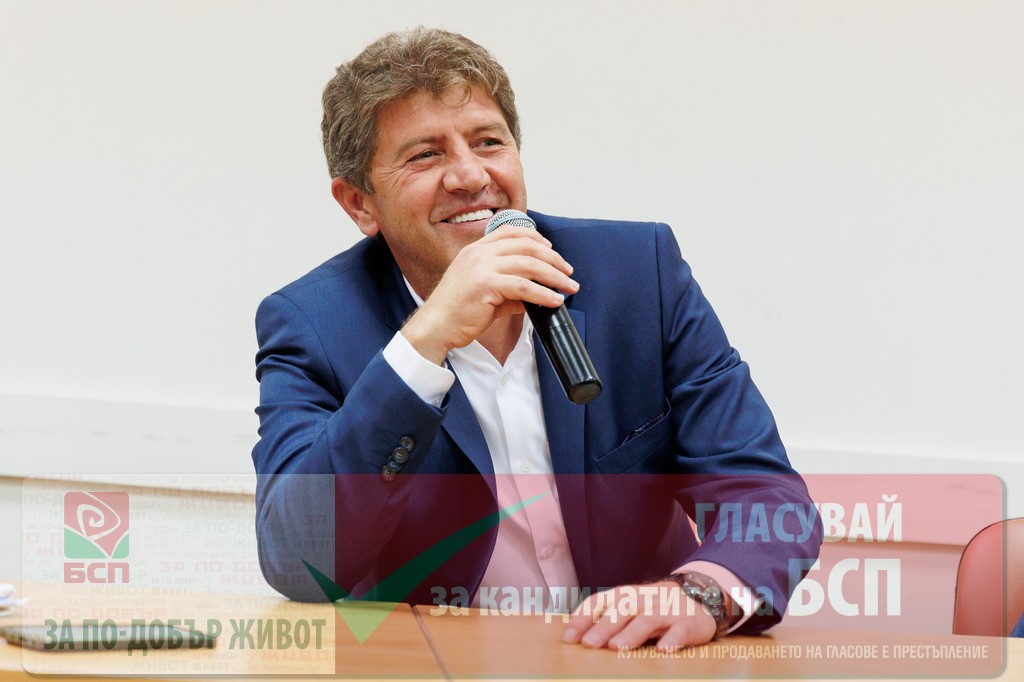 Радослав Кирев откри кампанията си със среща-разговор с разложани Радослав Кирев откри кампанията си със среща-разговор с разложани