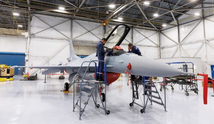 Запрянов отива в САЩ за приемането на първия български изтребител F-16 Запрянов отива в САЩ за приемането на първия български изтребител F-16