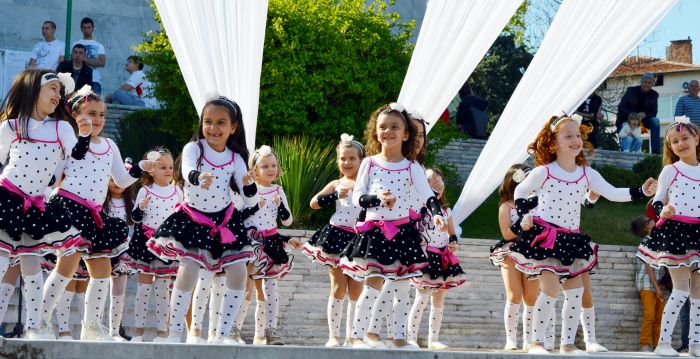 Сандански отбеляза своя празник с песни и танци Сандански отбеляза своя празник с песни и танци