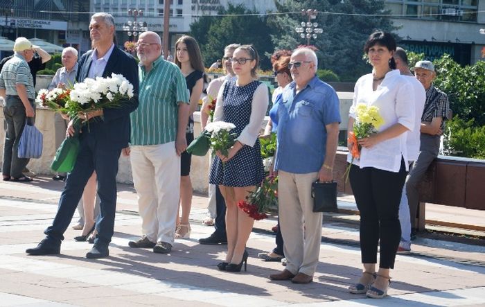 Благоевградската общественост почете паметта на Никола Вапцаров Благоевградската общественост почете паметта на Никола Вапцаров