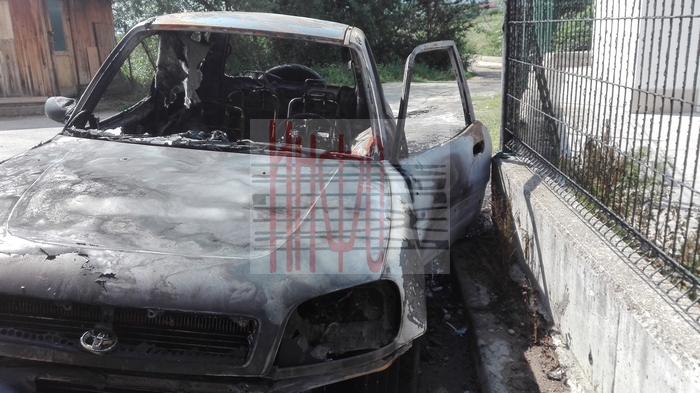 Кола горя в Гоце Делчев, подпали още две в съседство Кола горя в Гоце Делчев, подпали още две в съседство