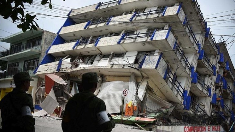 Земетресение с магнитуд 7,4 разлюля Южно Мексико и предизвика цунами