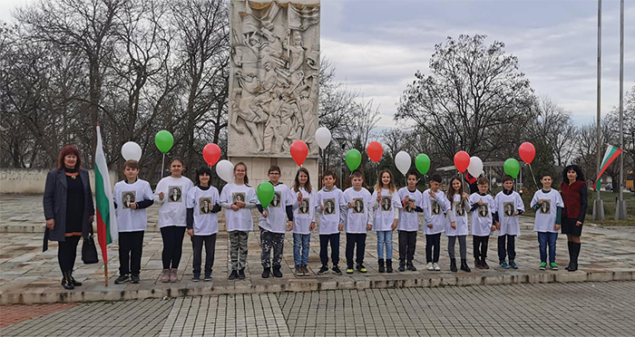 Директорът на НУ-Съединение, Величка Кирова: Уроците на Каравелов са пример за нашите ученици! Директорът на НУ-Съединение, Величка Кирова: Уроците на Каравелов са пример за нашите ученици!