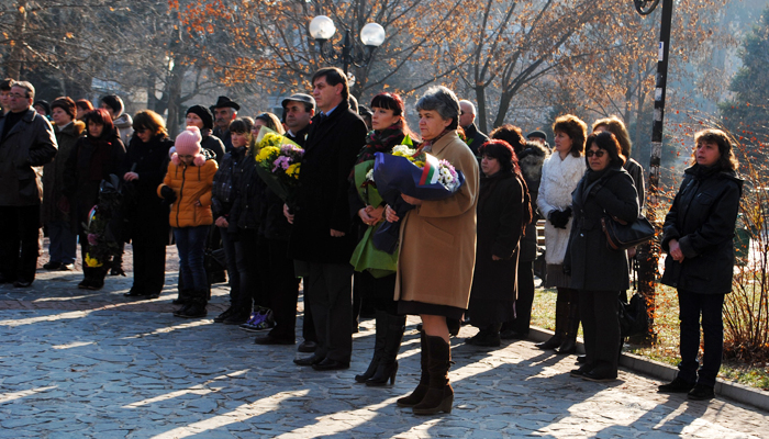 Почетоха 135-годишнината от рождението на Яворов Почетоха 135-годишнината от рождението на Яворов