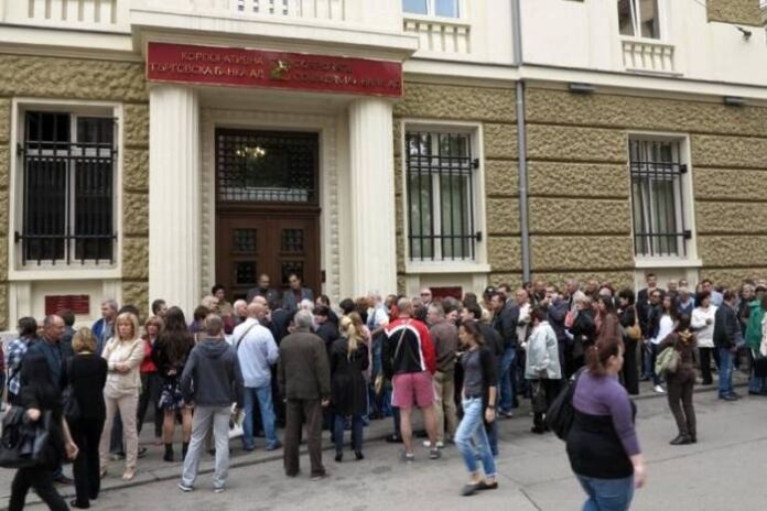 Синдиците на КТБ разпродават имоти, коли, статуетки и книги. Изгодно