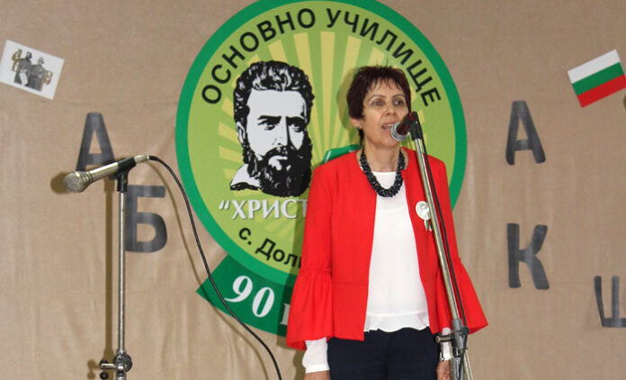 Просветният министър подписа заповедите за преобразуване на училищата Дебрен, Долно Дряново и Дъбница в обединени
