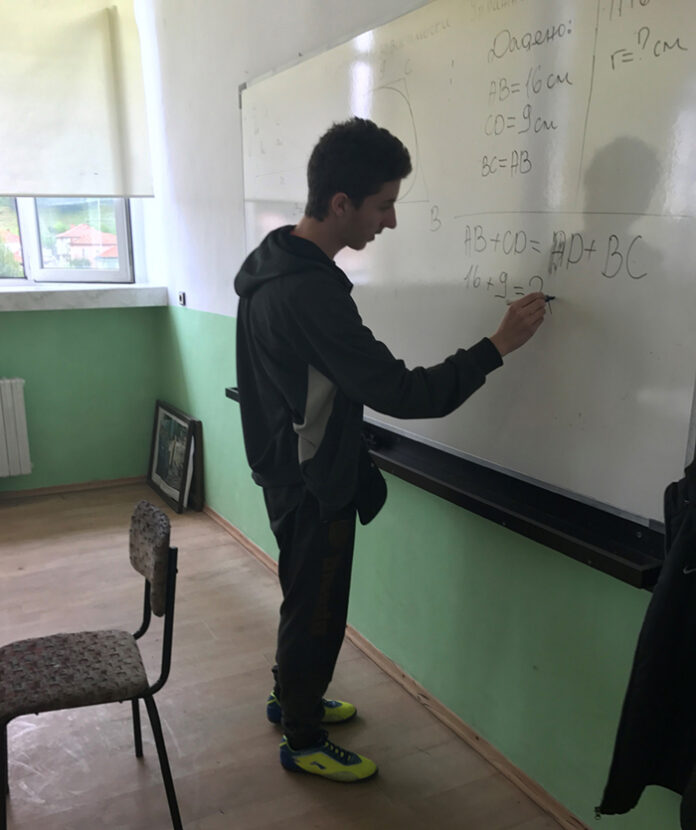 Ученици поеха управлението на СУ "Никола Вапцаров" - Хаджидимово за един ден