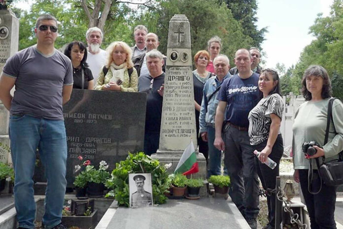 Четирима кюстендилци почетоха 100-годишнината от смъртта на полк. Борис Дрангов на гроба му в Скопие