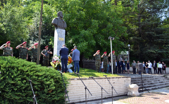 Благоевградчани почетоха 141 години от гибелта на Ботев