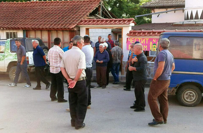 След сутрешната молитва млади и стари от Беслен се отдадоха на тридневни празници за Рамазан Байрам