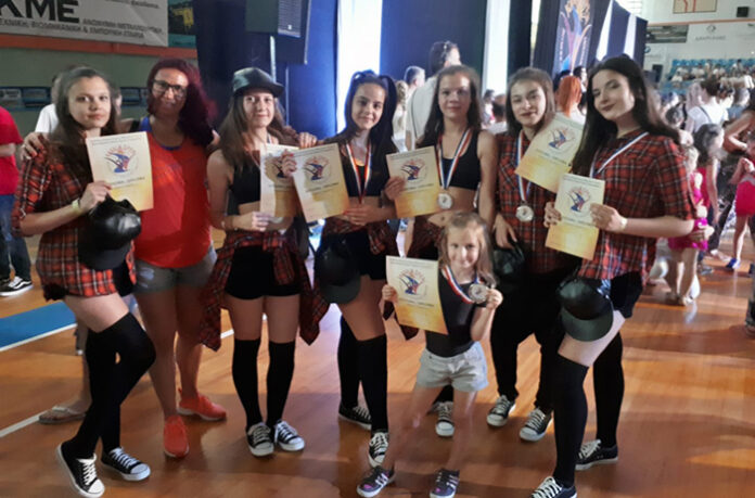 Момичетата от балет „Viva Dance“ - Гоце Делчев разбиха сцената на международен конкурс в Kaвала