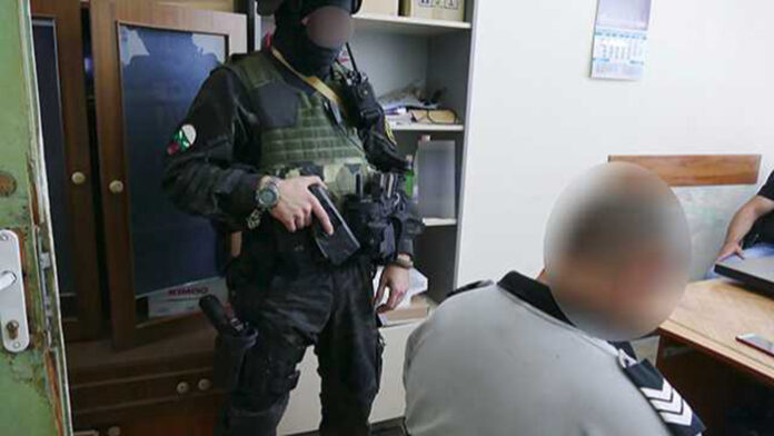 22-ма арестувани и 80 обиска в операция срещу митническата мафия на Кулата