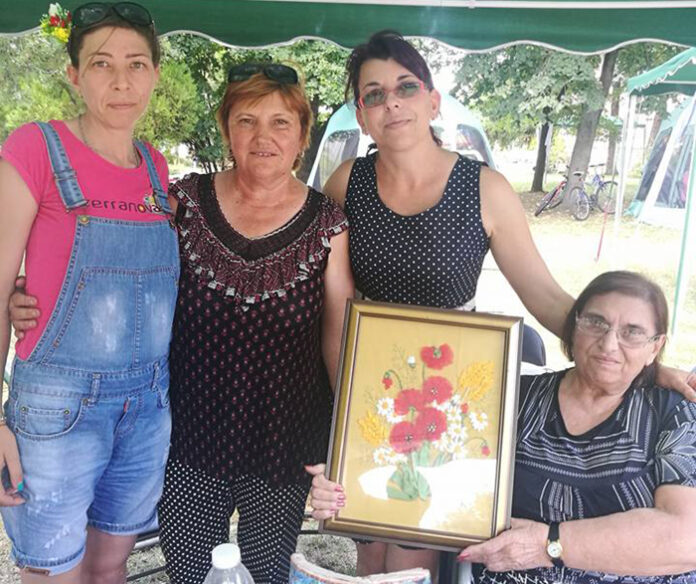 Николина Петрова от Дома за възрастни с увреждания в Долно Драглище със златен медал за изработка на носия