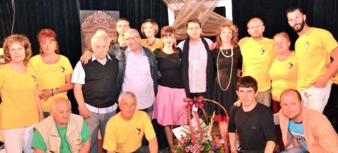 Самодейци от Разлог удивиха велинградския театър