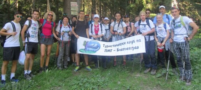 Ученици от благоевградската математическа гимназия покоряват Мусала