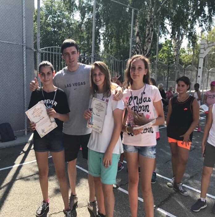 Десетки младежи премериха сили под баскетболните кошове в Гоце Делчев