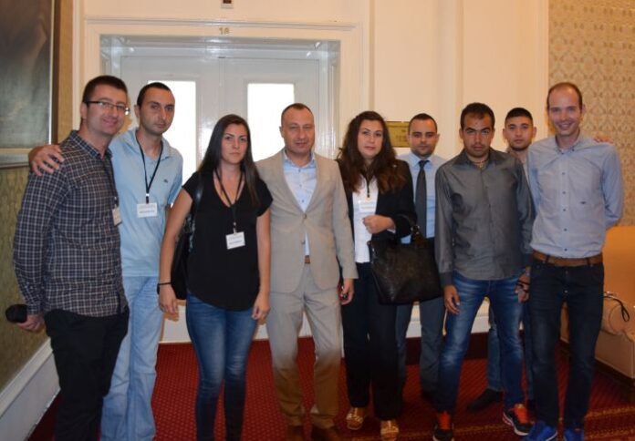 Младежи от Дупница посетиха Парламента