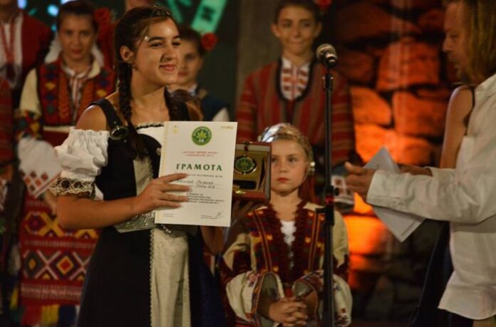 Василиа Петрова с втора награда на „Детски Пирин Фолк“ 2017