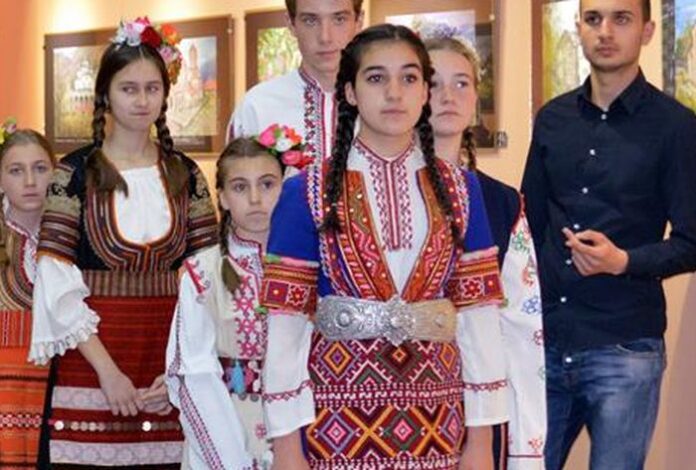 Василиа Петрова представя Кюстендил на „Детски Пирин фолк“ 2017