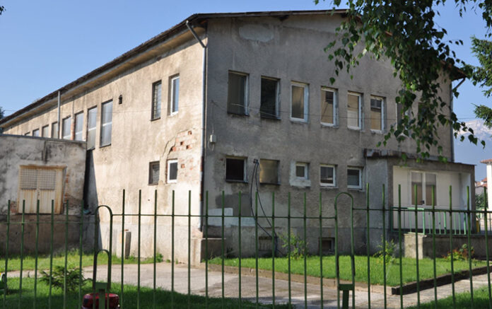 Санират две училища в Разлог