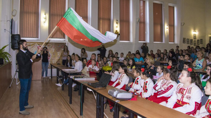 "Урок по родолюбие с Левски и Ботев" в Петрич за Деня на независимостта