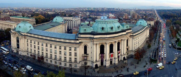 В СУ взели не 6.5, а 19.5 милиона лева над заплатите. Не за 7 години, а за една