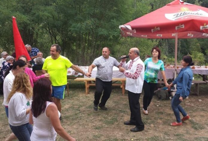 Родова среща събра малки и големи в с. Киселица