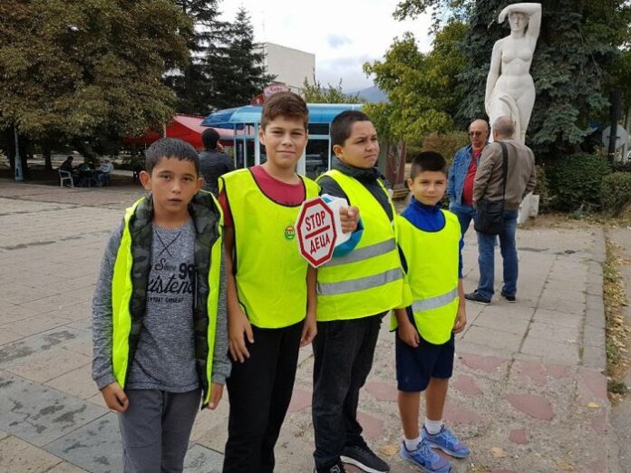 В Европейския ден без инциденти по пътищата ученици станаха регулировчици