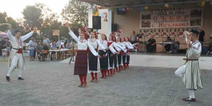 Стотици се събраха на земляческа среща - събор в Ябълково
