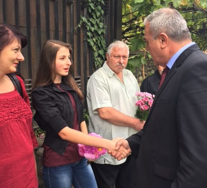 Почетоха паметта на загиналите полицаи и пожарникари преди 18 години при авария в Бобов дол