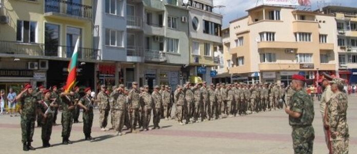 Тържествено посрещнаха 33-ия български военен контингент участвал в мисия на НАТО