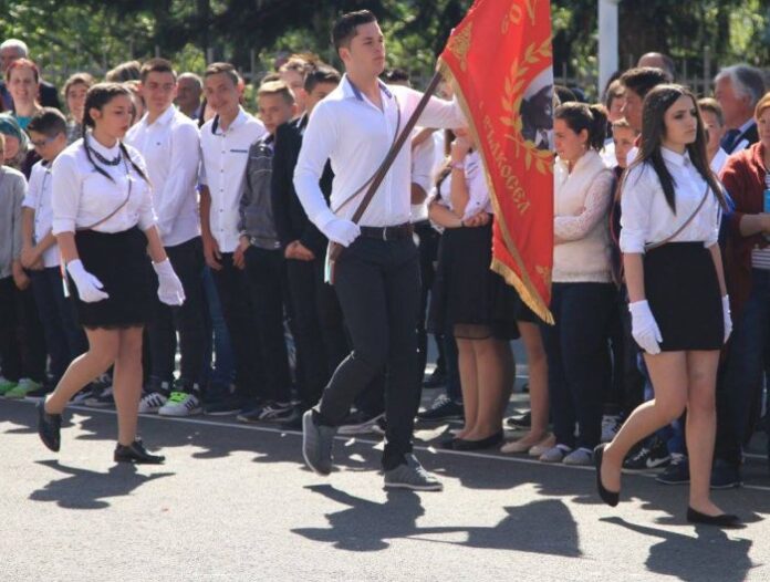 Гимназията във Вълкосел в готовност да посрещне огромното ято от близо 400 ученици