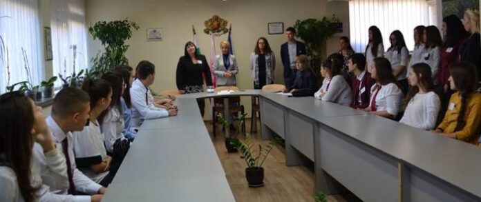 Награди, подаръци и много усмивки за Деня на общината в Казанлък