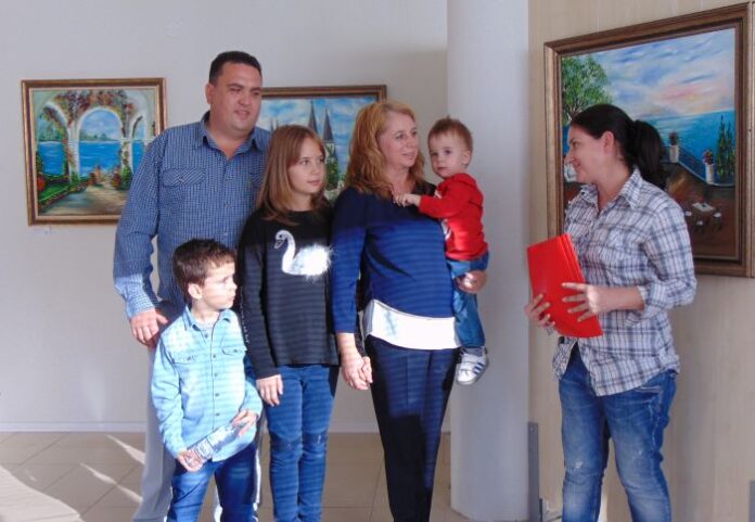 Художничката Цветанка Апостолова избра Сапарева баня за своята втора изложба