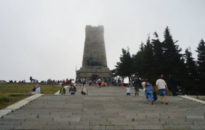 През почивните дни се очаква сняг и на Шипка