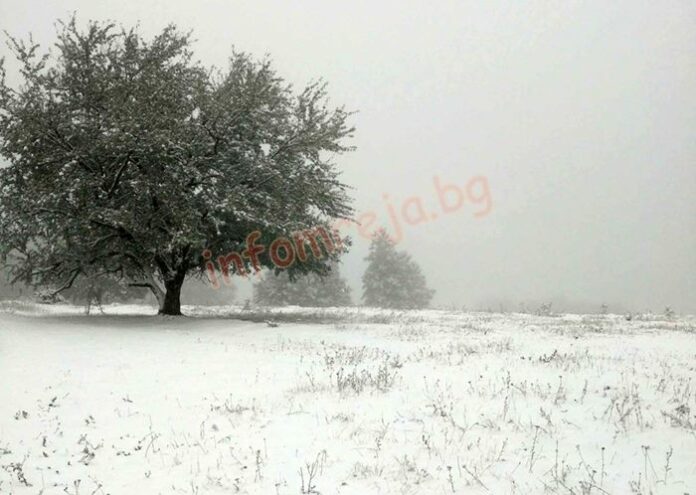 Осоговската планина с бяла премяна през октомври