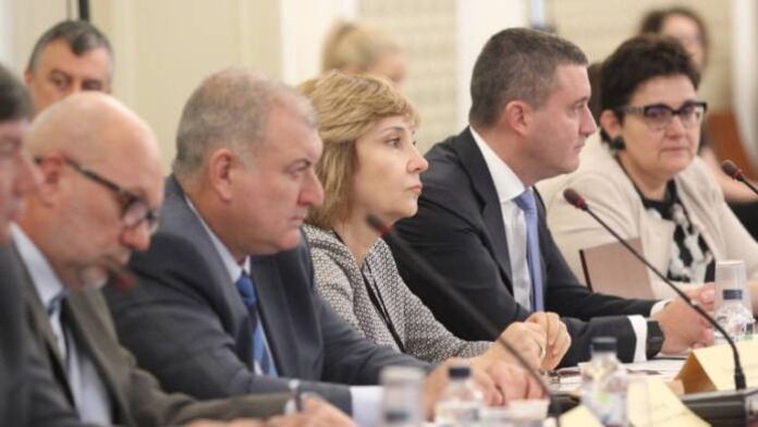 Финансовият министър Владислав Горанов призна, че не е преодолян проблемът с контрабандата и сивата икономика