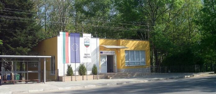 Ремонтират пътища в Невестинско