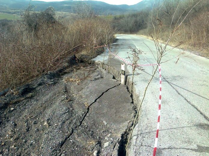 Рехабилитирането на пътя Горна Козница-Мала Фуча приключва в края на месеца
